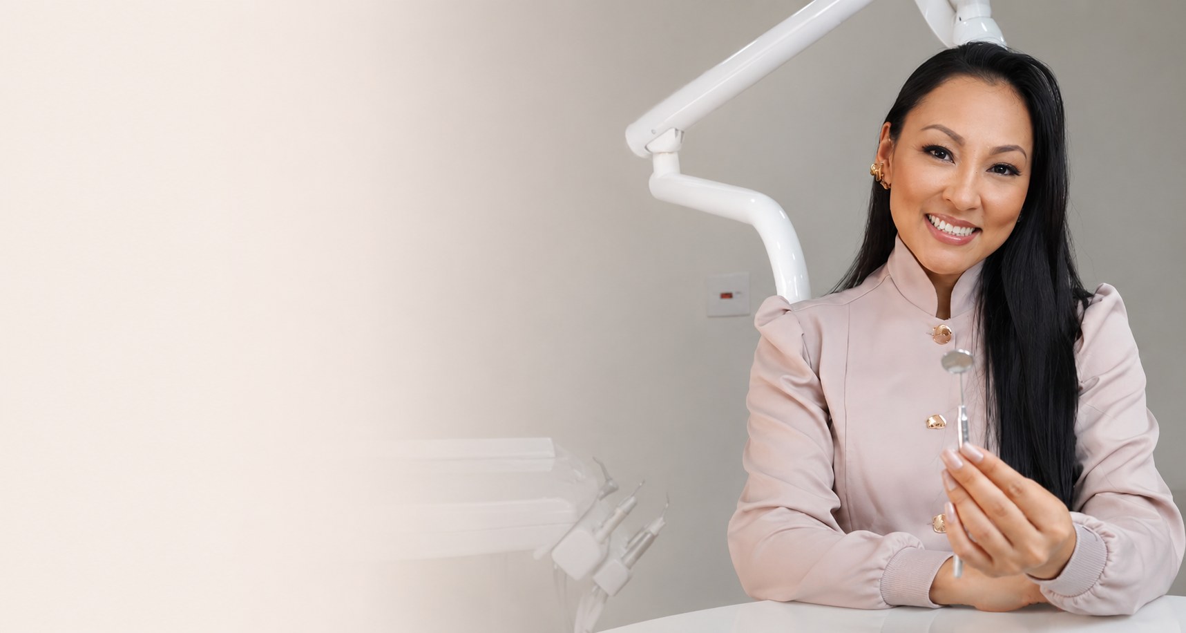 Dra. Talita Yamaguti, dentista em Santo André, no consultório da Yamaguti Odontologia